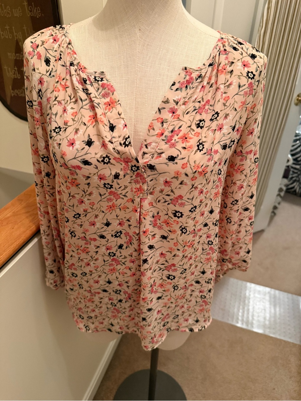 Violet & Claire Pink Floral Split-Neck Blouse